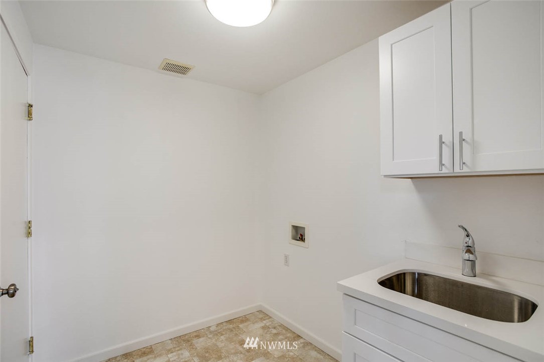 357 Mt Baker Place Northeast Renton, WA 98059 - Photo 11 of 25