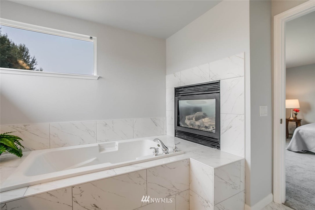 357 Mt Baker Place Northeast Renton, WA 98059 - Photo 17 of 25