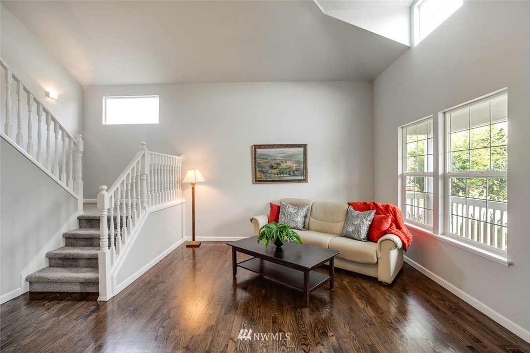 357 Mt Baker Place Northeast Renton, WA 98059 - Photo 4 of 25