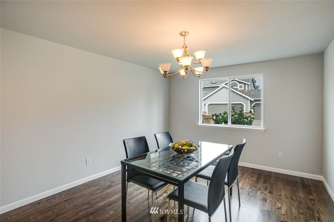 357 Mt Baker Place Northeast Renton, WA 98059 - Photo 5 of 25