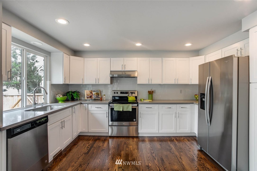 357 Mt Baker Place Northeast Renton, WA 98059 - Photo 6 of 25