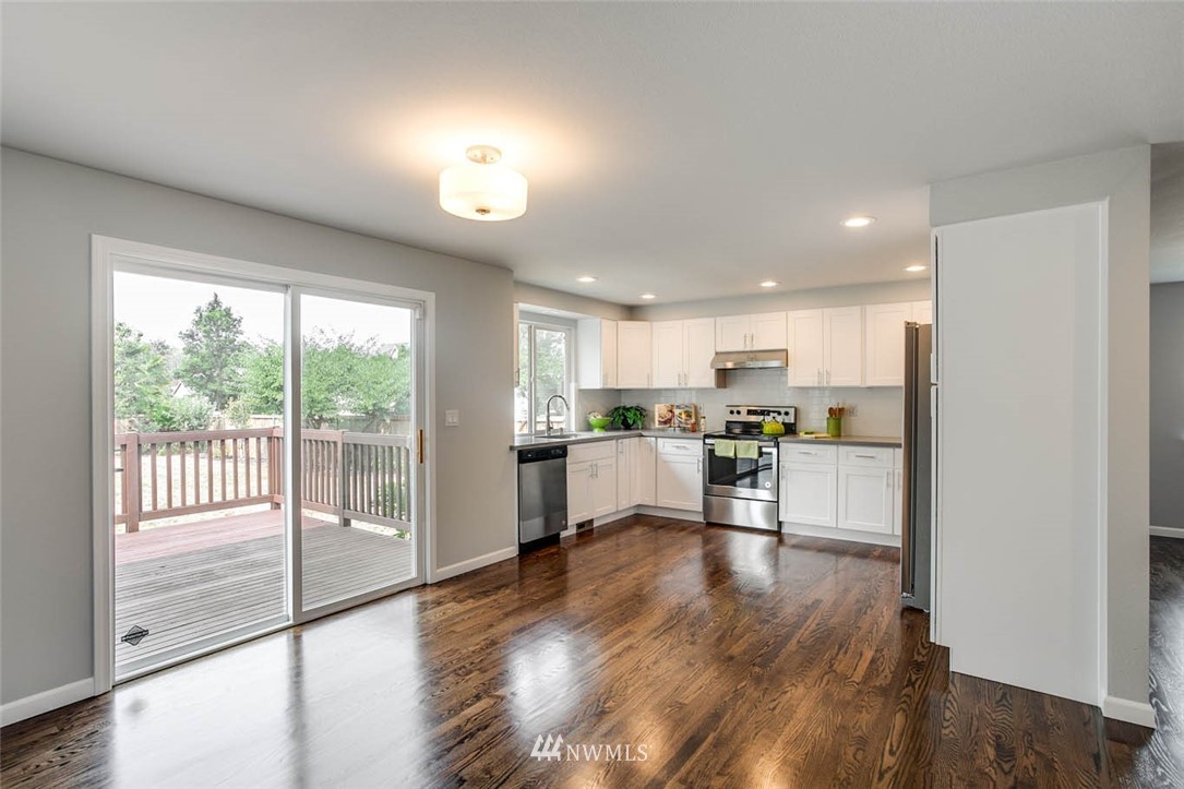 357 Mt Baker Place Northeast Renton, WA 98059 - Photo 7 of 25