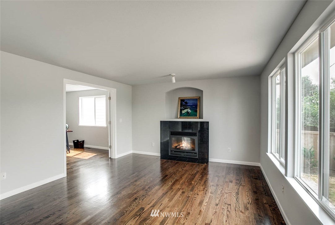 357 Mt Baker Place Northeast Renton, WA 98059 - Photo 8 of 25