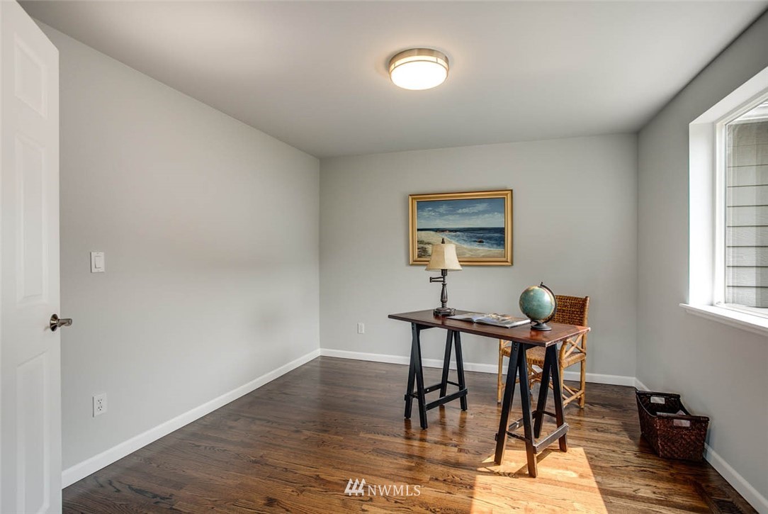357 Mt Baker Place Northeast Renton, WA 98059 - Photo 9 of 25