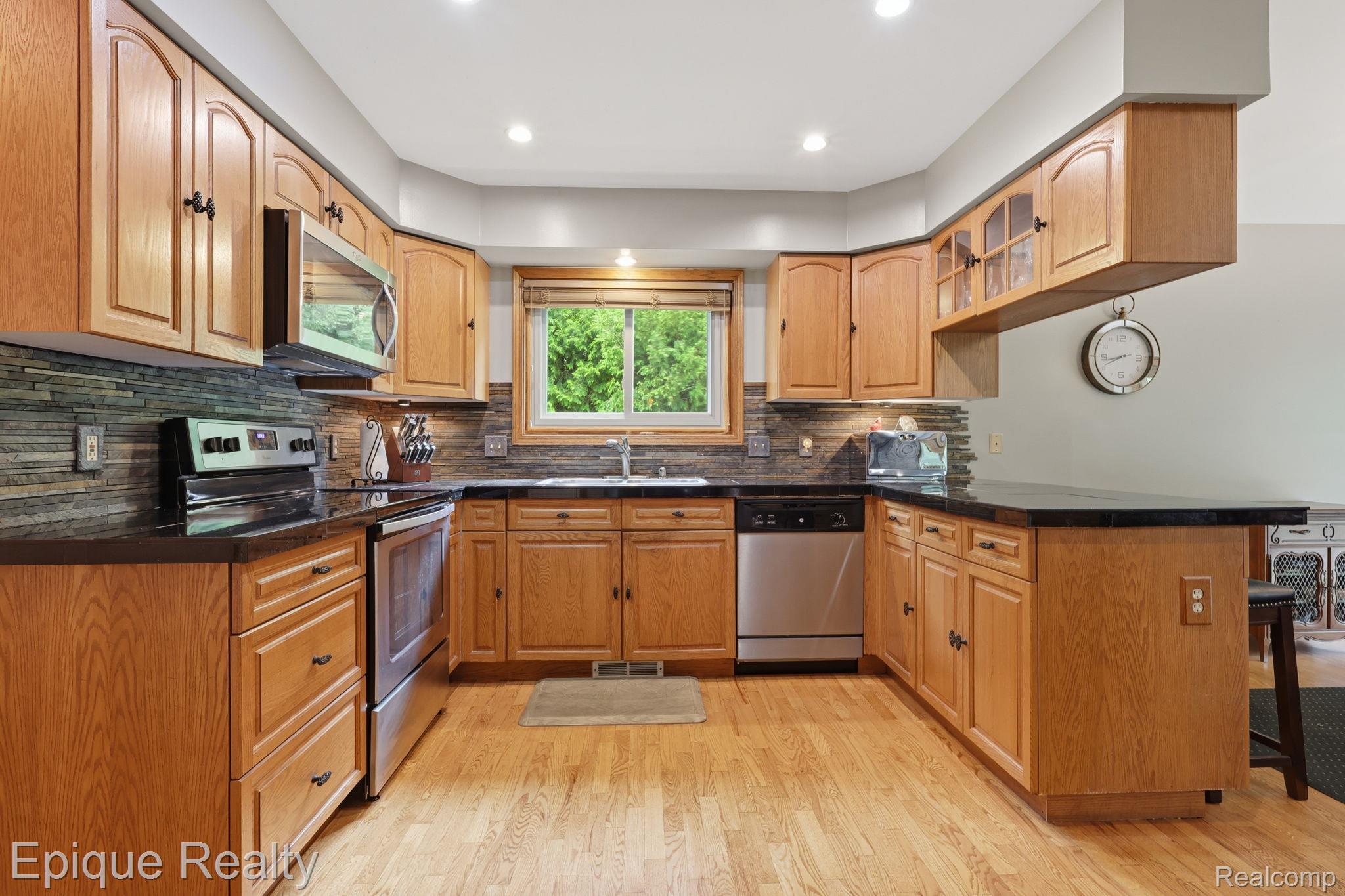 2348 Rochester Road Leonard, MI 48367 - Photo 13 of 31 13-web-or-mls-5Q6A4829 Phil Tuttle.jpg