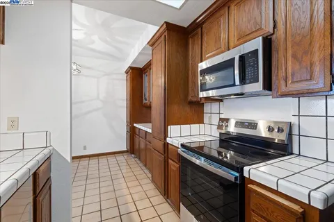 $475,000 | 25912 Hayward Boulevard, Unit 204, Hayward, CA 94542