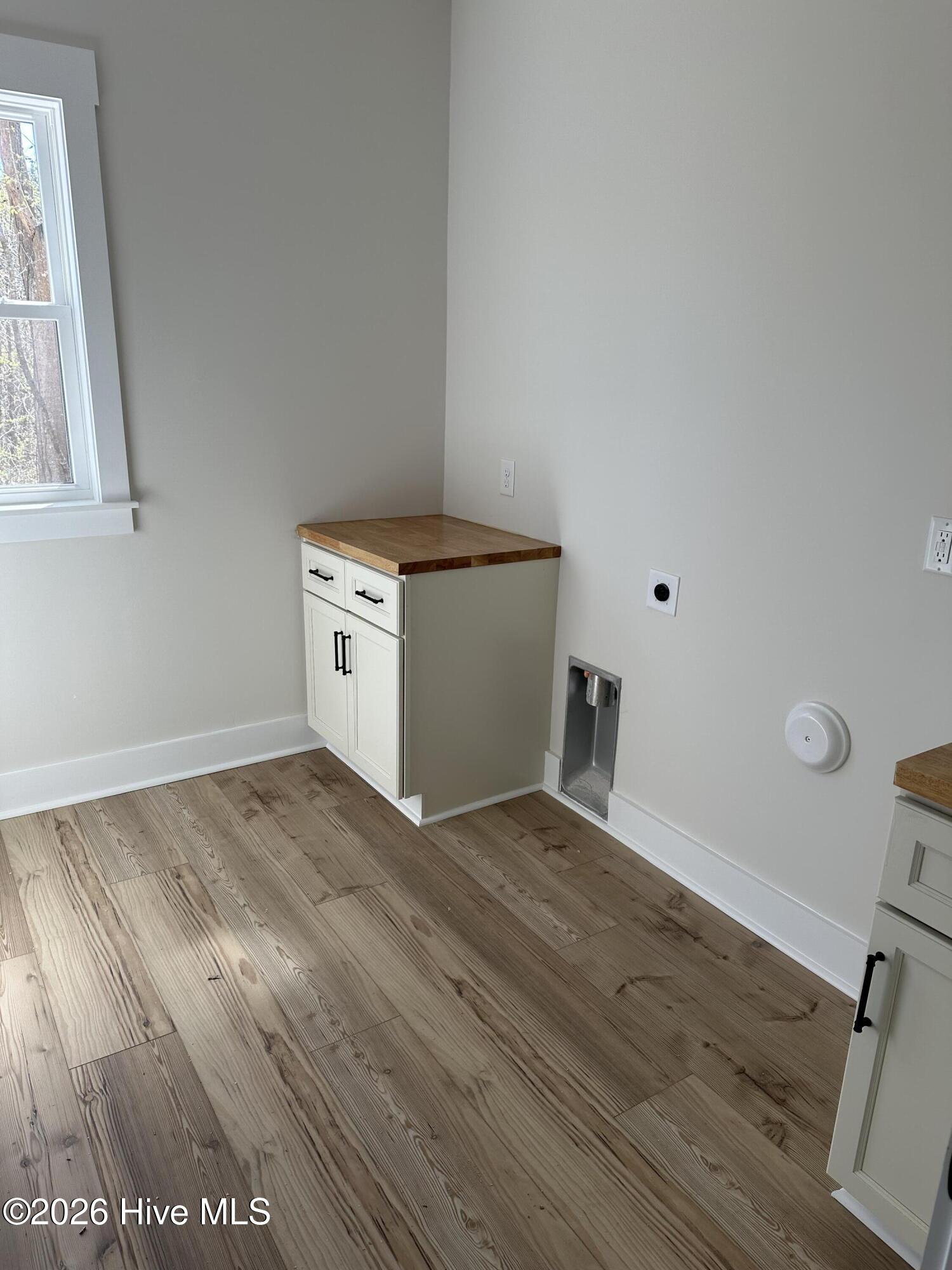 623 Winding Creek Road Rocky Point, NC 28457 - Photo 19 of 38 Large Laundry room