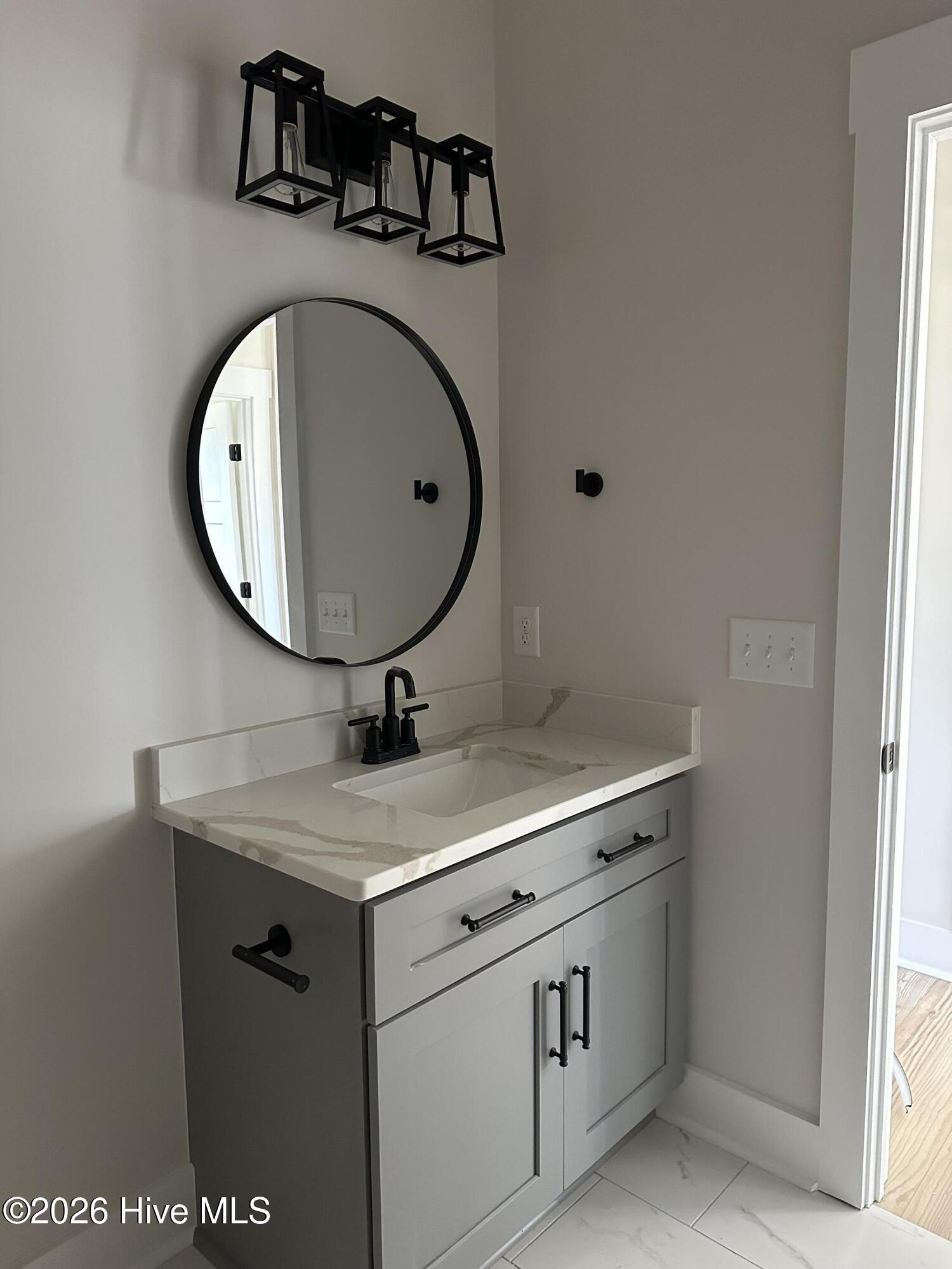 623 Winding Creek Road Rocky Point, NC 28457 - Photo 23 of 38 Bathroom between bedroom