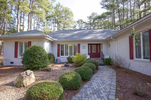 $750,000 | 40 Greyabbey Drive, Pinehurst, NC 28374
