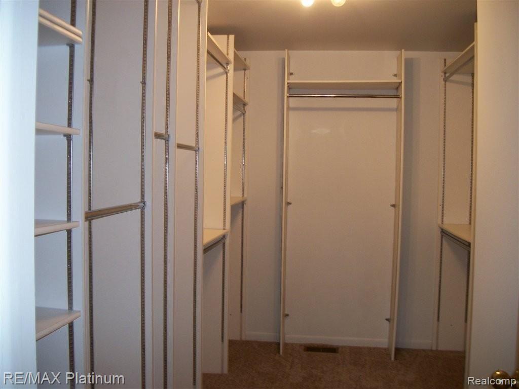 30959 Country Ridge Circle Farmington, MI 48331 - Photo 17 of 27 100_1642.JPG