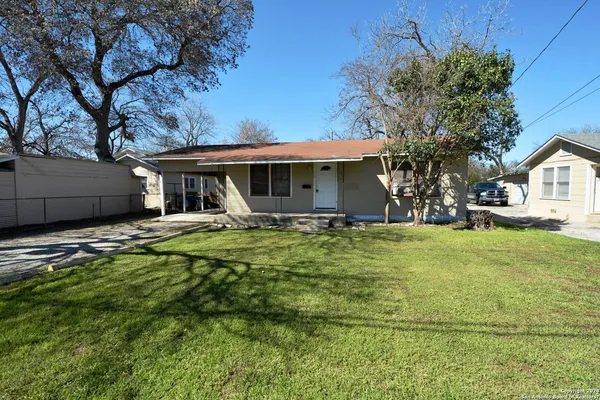 $1,325 | 303 East Faust Street, New Braunfels, TX 78130