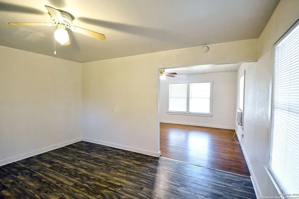 $1,325 | 303 East Faust Street, New Braunfels, TX 78130