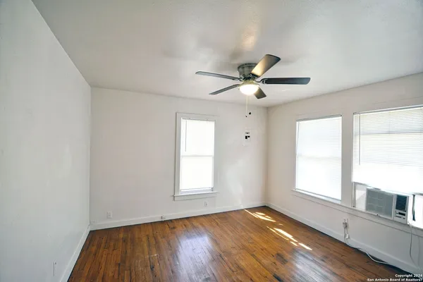 $1,325 | 303 East Faust Street, New Braunfels, TX 78130