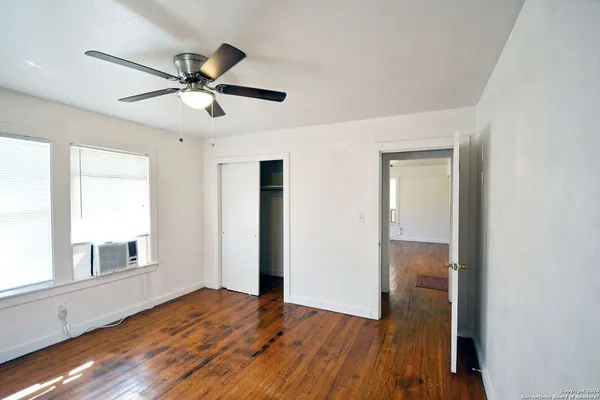 $1,325 | 303 East Faust Street, New Braunfels, TX 78130