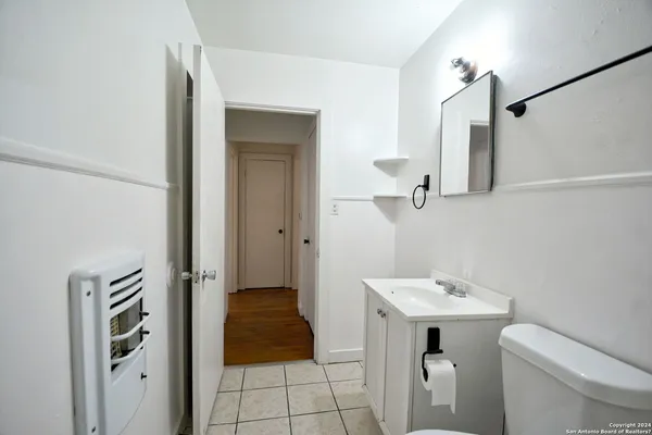 $1,325 | 303 East Faust Street, New Braunfels, TX 78130