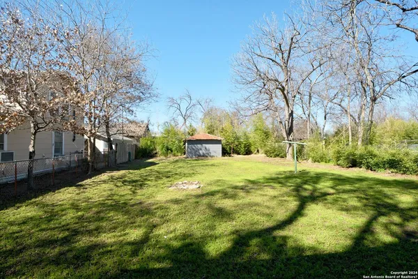 $1,325 | 303 East Faust Street, New Braunfels, TX 78130