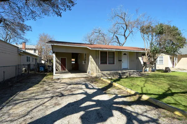 $1,325 | 303 East Faust Street, New Braunfels, TX 78130