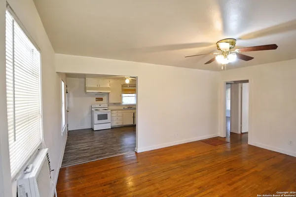 $1,325 | 303 East Faust Street, New Braunfels, TX 78130