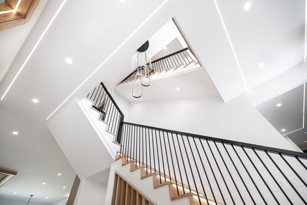 802 Greendale Avenue Needham, MA 02492 - Photo 11 of 40