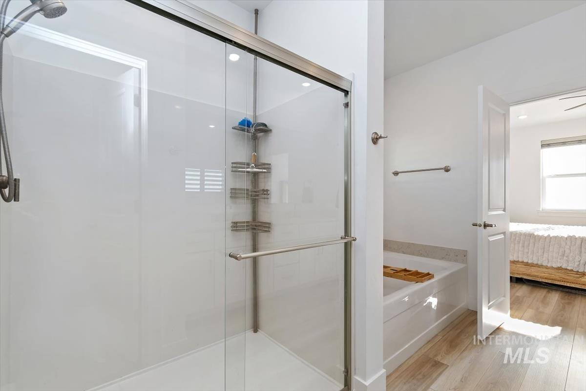 14361 Fractus Drive Caldwell, ID 83607 - Photo 17 of 50 Full bath with a bath and a separate stall shower