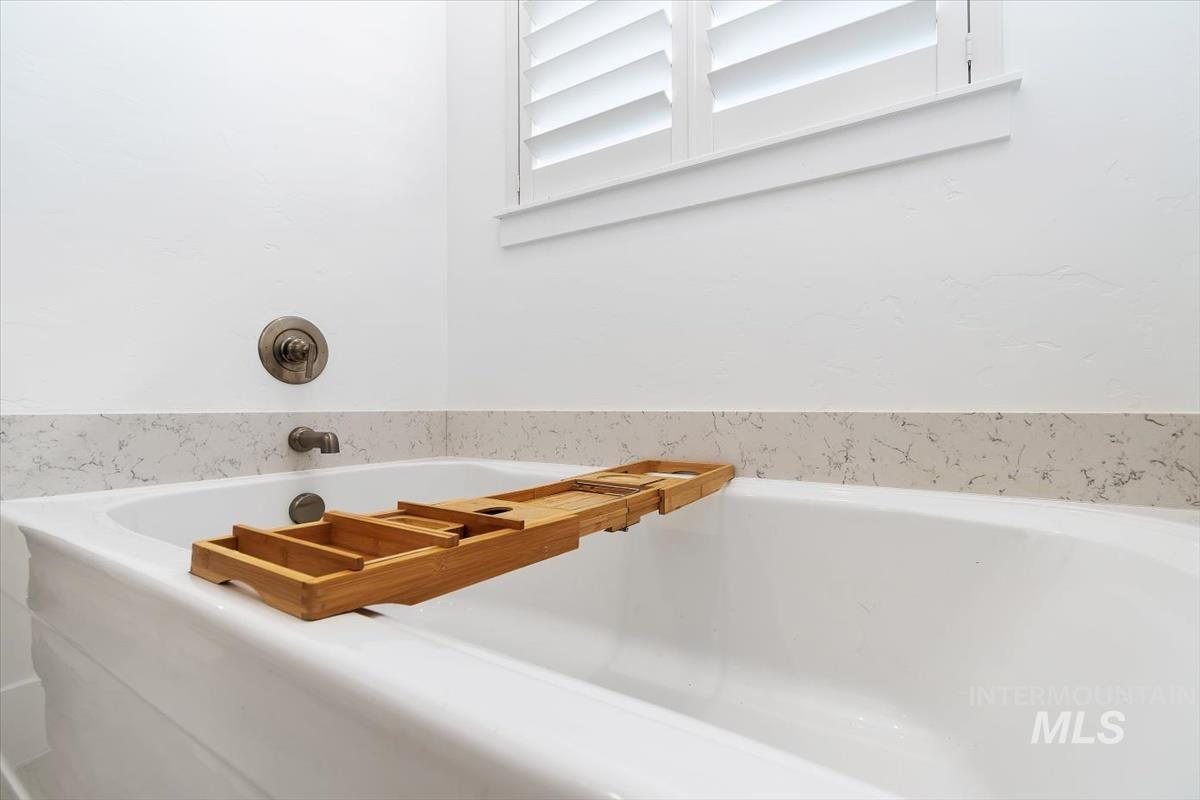 14361 Fractus Drive Caldwell, ID 83607 - Photo 18 of 50 Luxurious spa like tub in primary bath