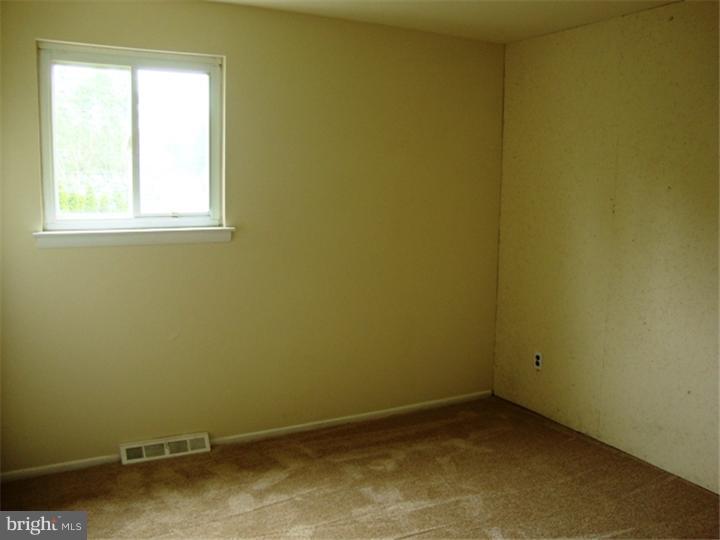 373 Bloomfield Road Warminster, PA 18974 - Photo 12 of 21 Bedroom