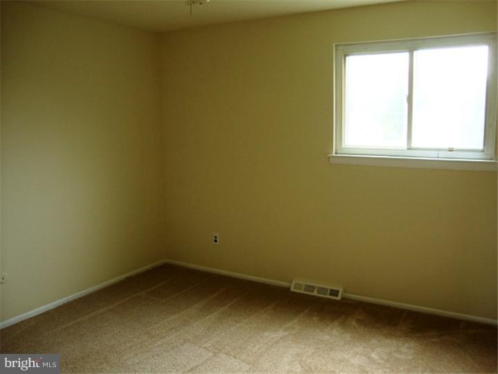 373 Bloomfield Road Warminster, PA 18974 - Photo 13 of 21 Bedroom