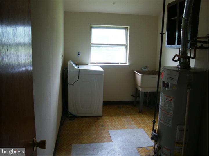 373 Bloomfield Road Warminster, PA 18974 - Photo 15 of 21 Laundry Room