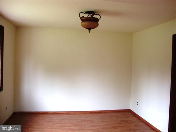 373 Bloomfield Road Warminster, PA 18974 - Photo 4 of 21 Dining Room