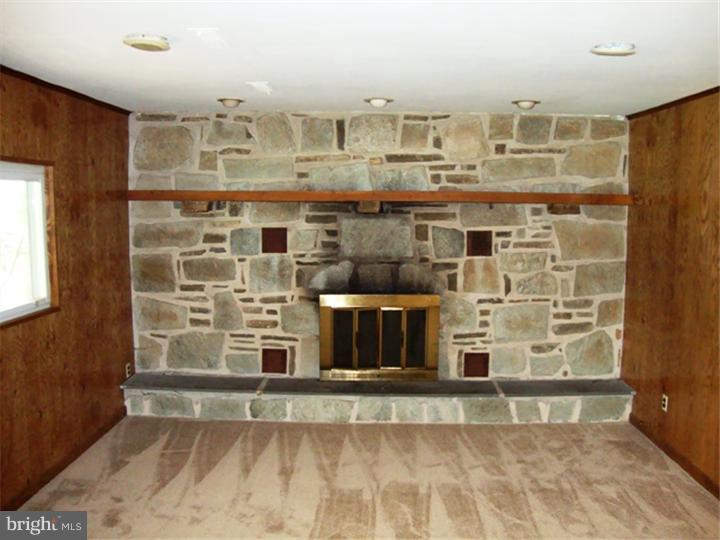 373 Bloomfield Road Warminster, PA 18974 - Photo 8 of 21 Family Room