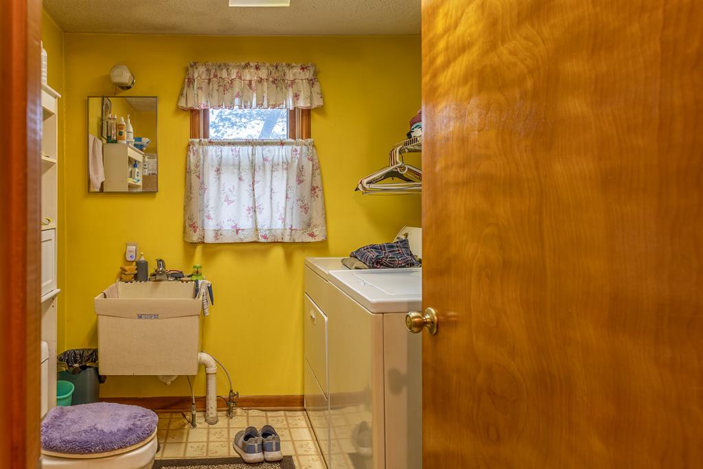 445 Spring Branch Road Marion, VA 24354 - Photo 8 of 15 Gallery Image 8