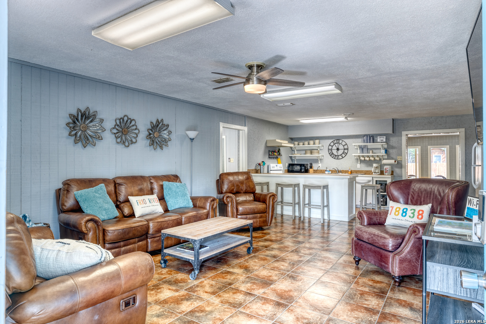 100 Pineview Road Concan, TX 78838 - Photo 9 of 41