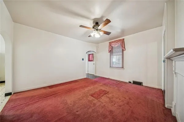a view of empty room with ceiling fan
