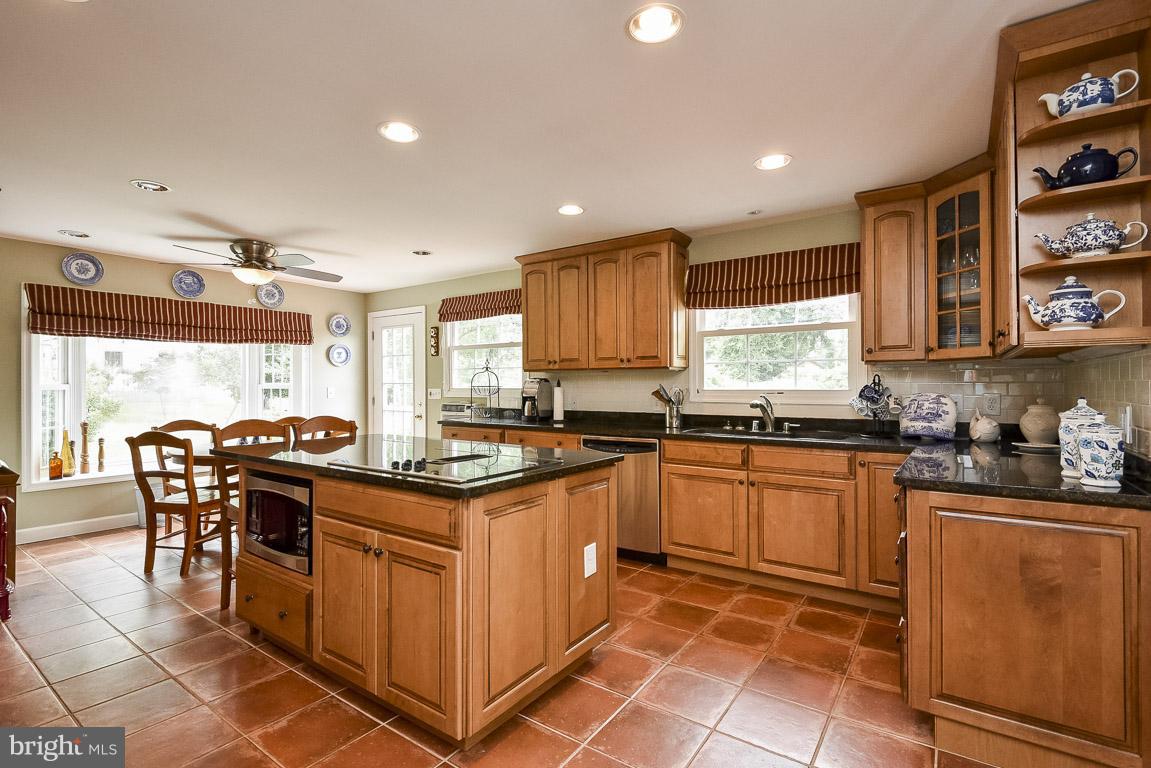 350 Somerset Road Pasadena, MD 21122 - Photo 15 of 25 Kitchen