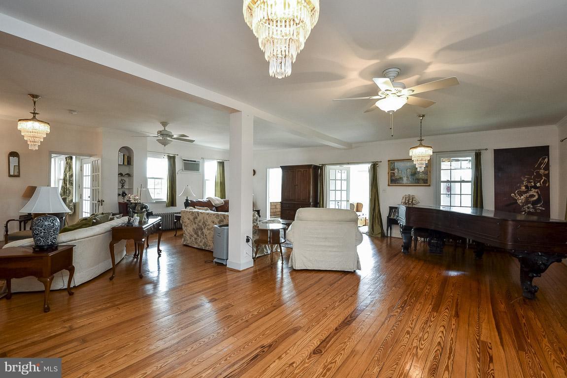 350 Somerset Road Pasadena, MD 21122 - Photo 20 of 25 Living Room