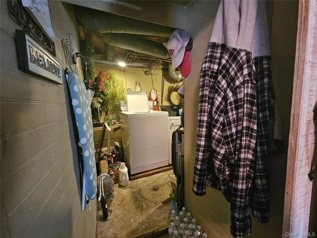 a view of walk in closet