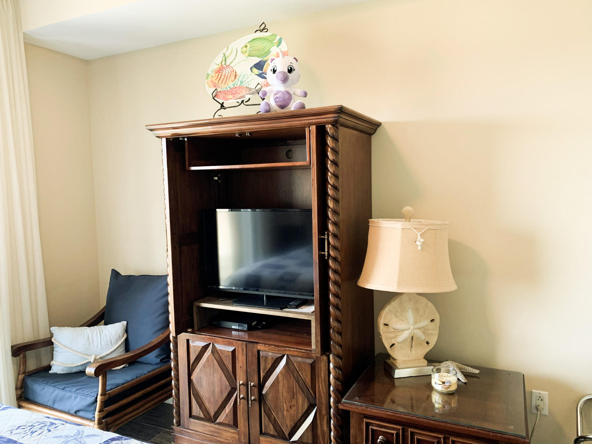 15100 Front Beach Road, Unit 919 921 Panama City Beach, FL 32413 - Photo 28 of 49 a living room with furniture and a flat screen tv