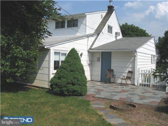 31 Hamlet Road Levittown, PA 19056 - Photo 3 of 12 Exterior Back