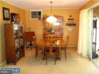 31 Hamlet Road Levittown, PA 19056 - Photo 5 of 12 Dining Room