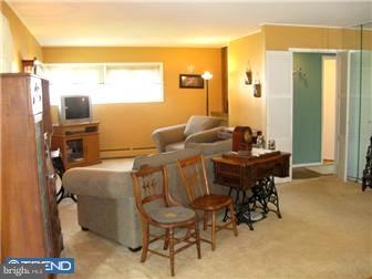31 Hamlet Road Levittown, PA 19056 - Photo 6 of 12 Living Room