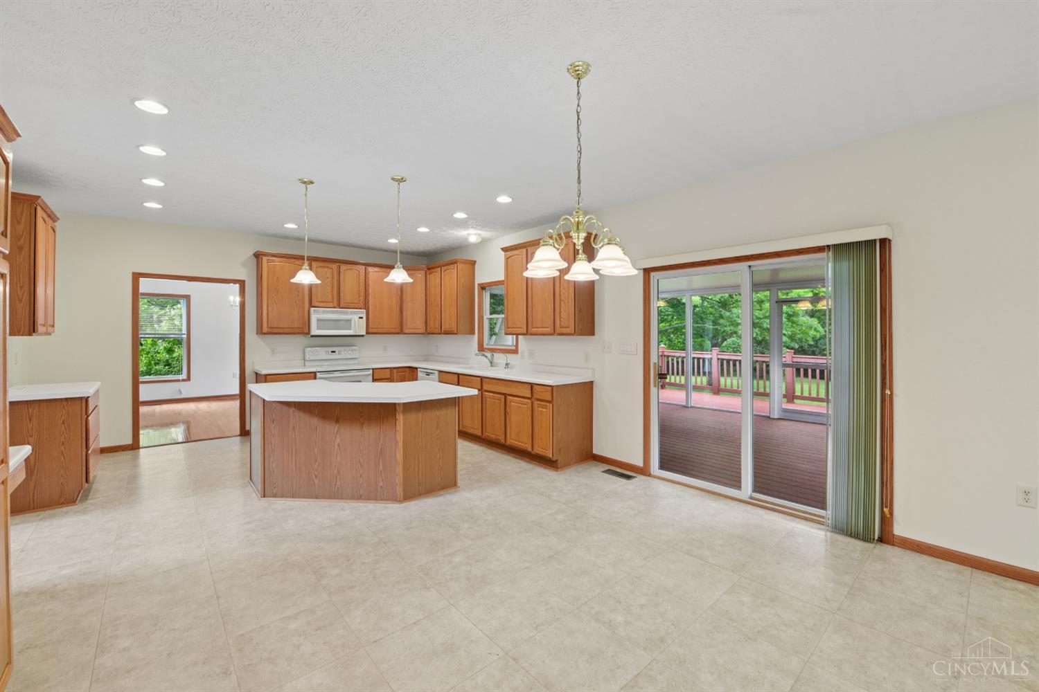 1109 Asbury Road Cincinnati, OH 45255 - Photo 21 of 69