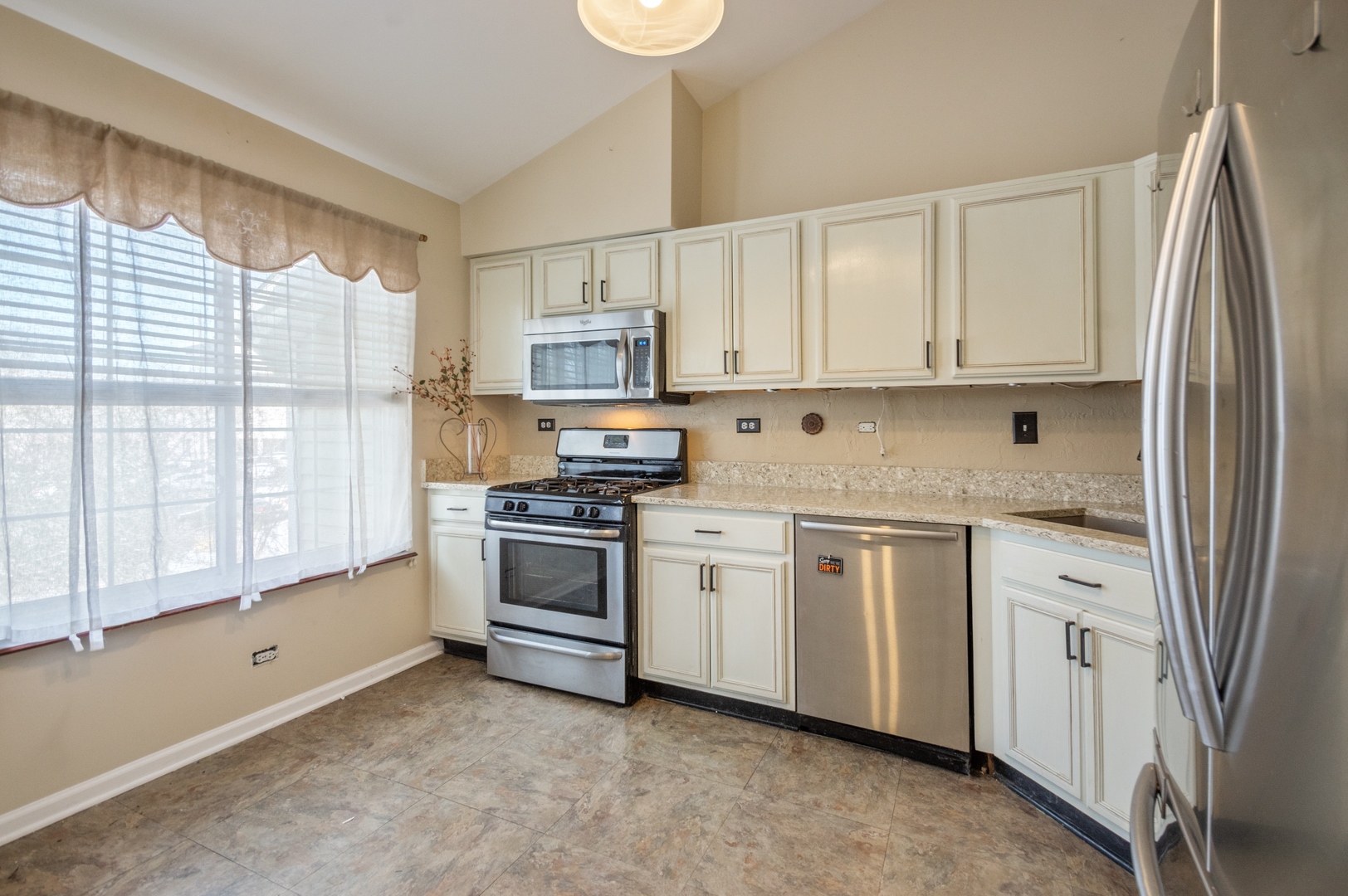 9449 Brockton Lane, Unit B2 Des Plaines, IL 60016 - Photo 5 of 12