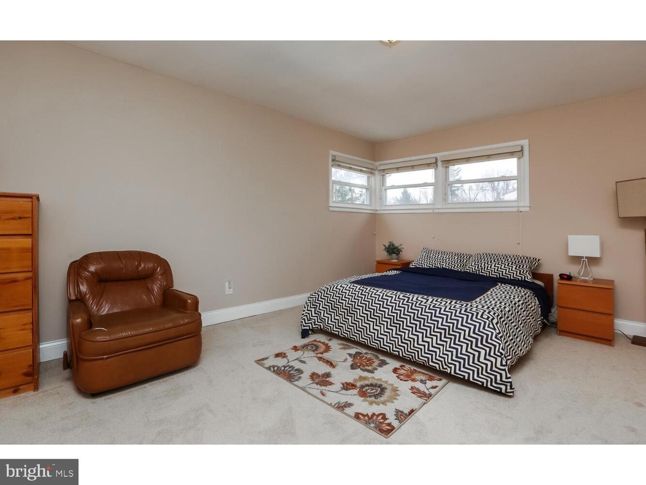 309 Old Farm Road Wyncote, PA 19095 - Photo 16 of 27 Main floor bedroom with full bath