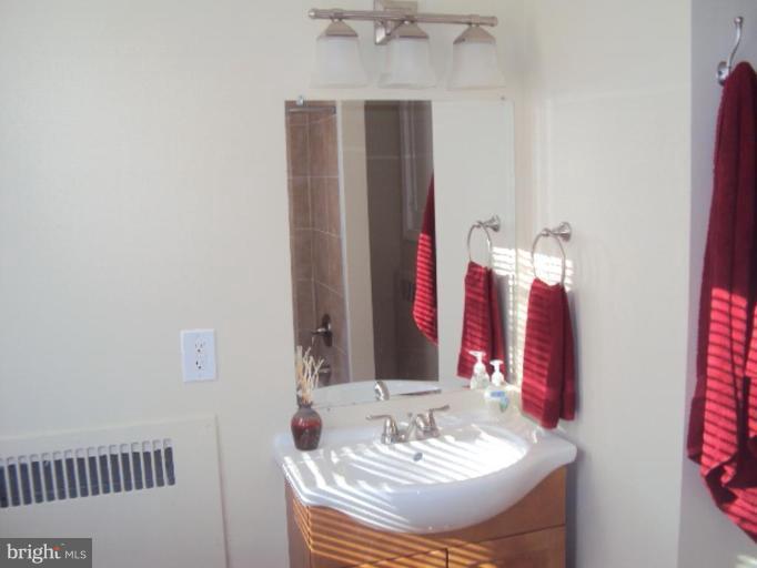 1408 Northgate Road Baltimore, MD 21218 - Photo 13 of 18 Bath #1