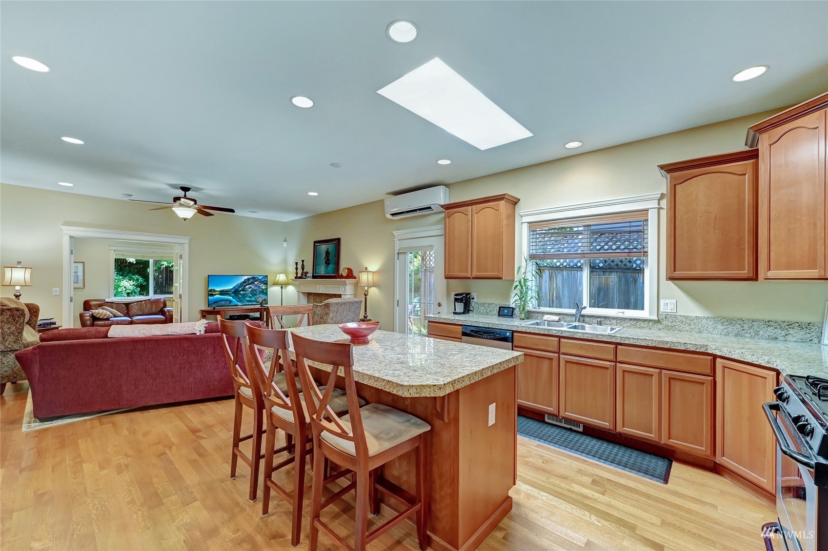 14220 Beverly Park Road, Unit B Edmonds, WA 98026 - Photo 12 of 31 Gallery Image 12