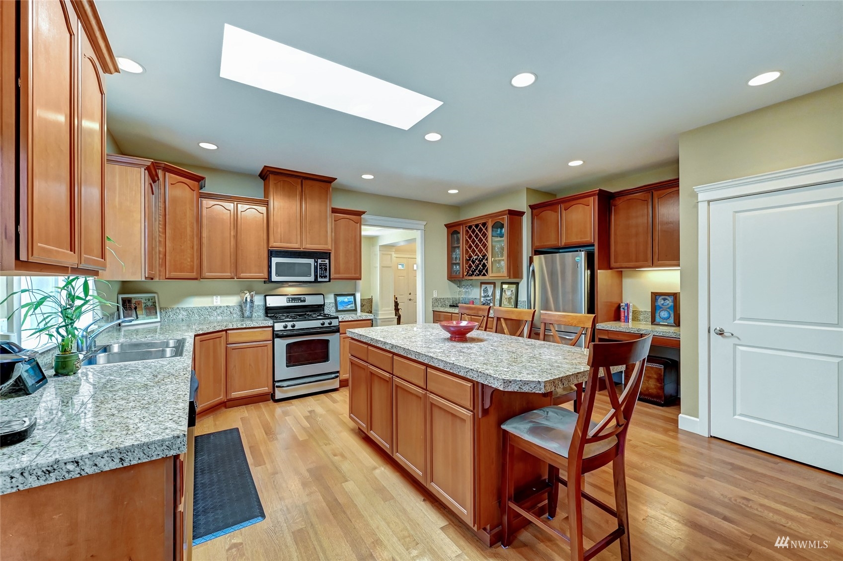 14220 Beverly Park Road, Unit B Edmonds, WA 98026 - Photo 13 of 31 Gallery Image 13