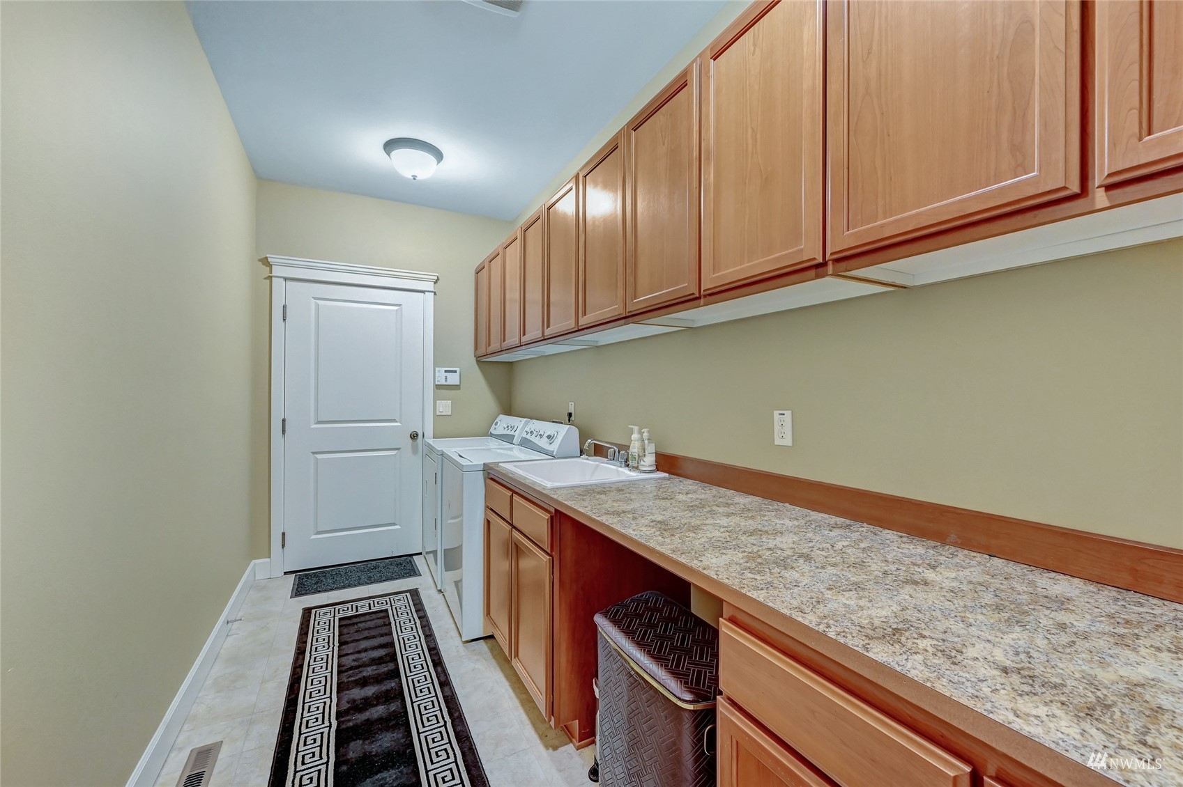 14220 Beverly Park Road, Unit B Edmonds, WA 98026 - Photo 24 of 31 Gallery Image 24