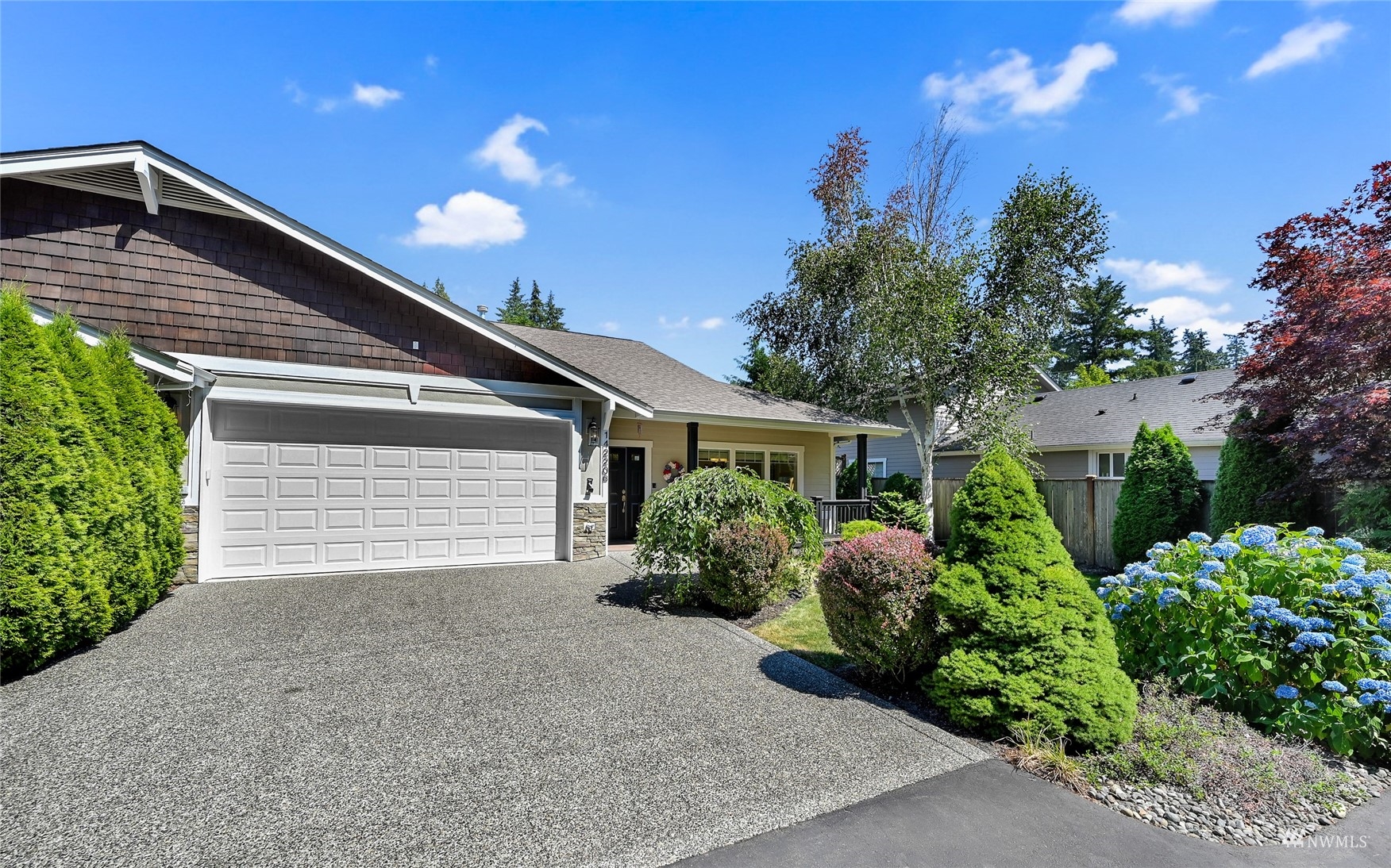 14220 Beverly Park Road, Unit B Edmonds, WA 98026 - Photo 3 of 31 Gallery Image 3
