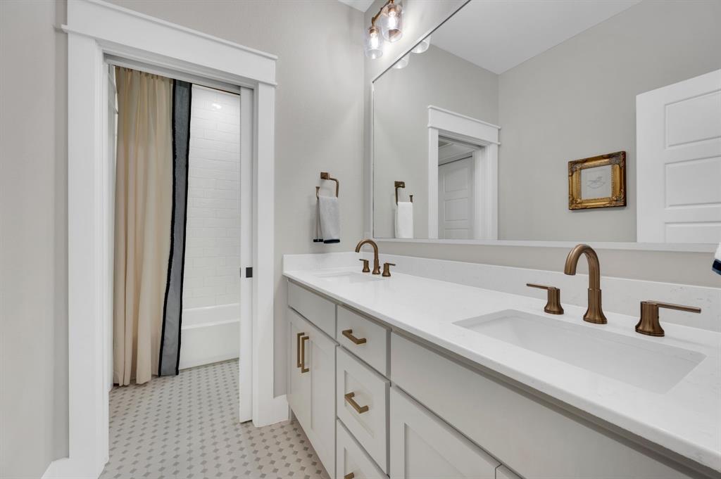 2218 Somercrest Place Midlothian, TX 76065 - Photo 31 of 40 Full bath upstairs