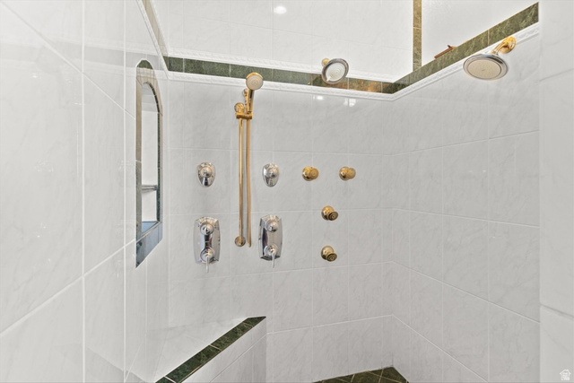 5615 East Eight Mile Gap Road Kanab, UT 84741 - Photo 22 of 81 Bathroom view of a walk in shower